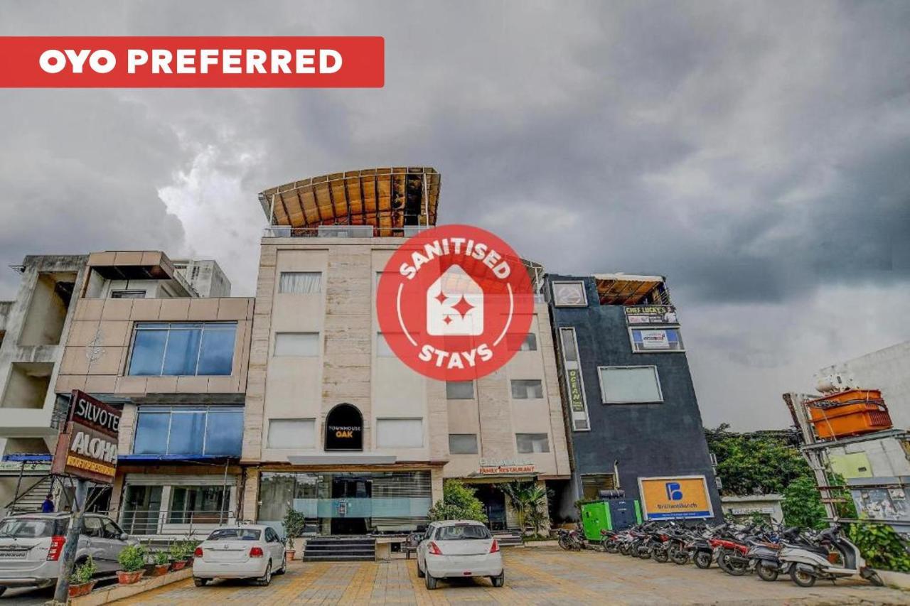 Vaccinated Staff- Townhouse Oak Hotel Silvotel Indore Ngoại thất bức ảnh