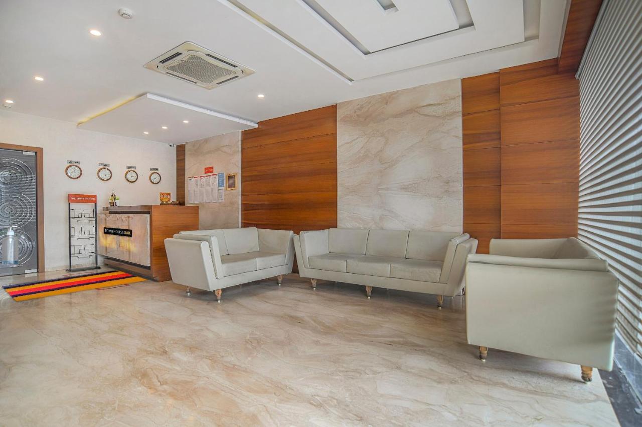 Vaccinated Staff- Townhouse Oak Hotel Silvotel Indore Ngoại thất bức ảnh