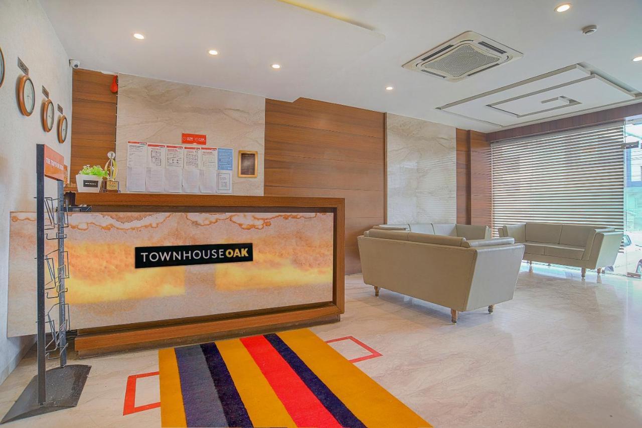 Vaccinated Staff- Townhouse Oak Hotel Silvotel Indore Ngoại thất bức ảnh