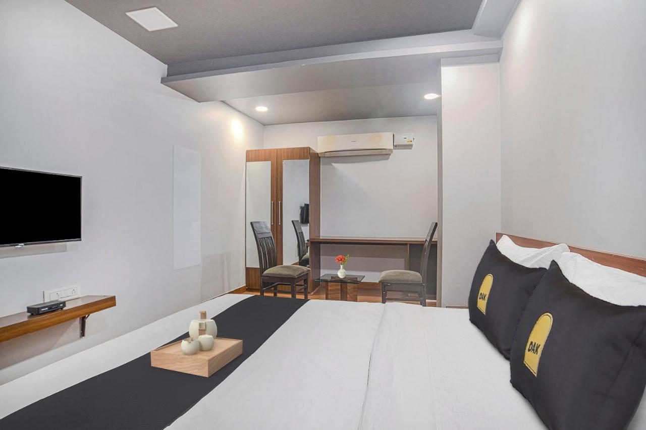Vaccinated Staff- Townhouse Oak Hotel Silvotel Indore Ngoại thất bức ảnh