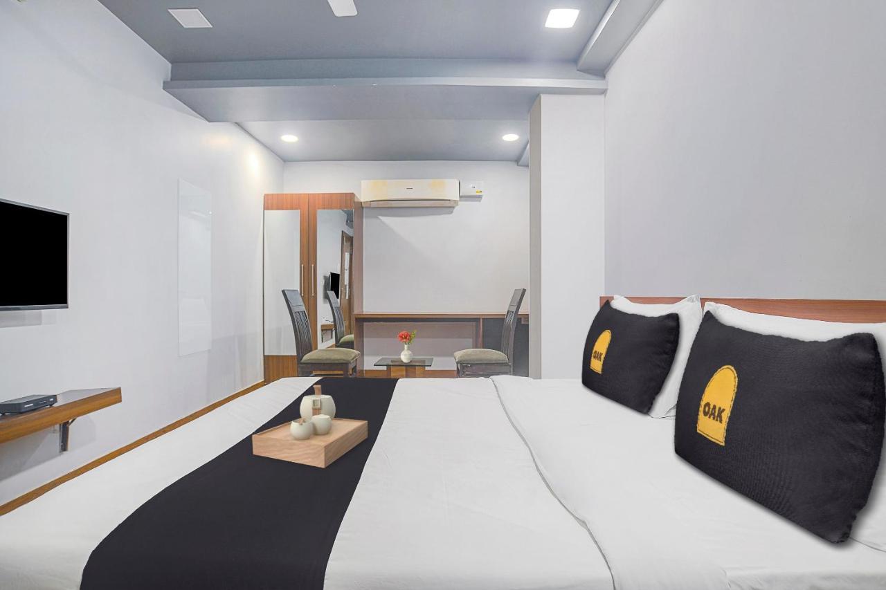 Vaccinated Staff- Townhouse Oak Hotel Silvotel Indore Ngoại thất bức ảnh