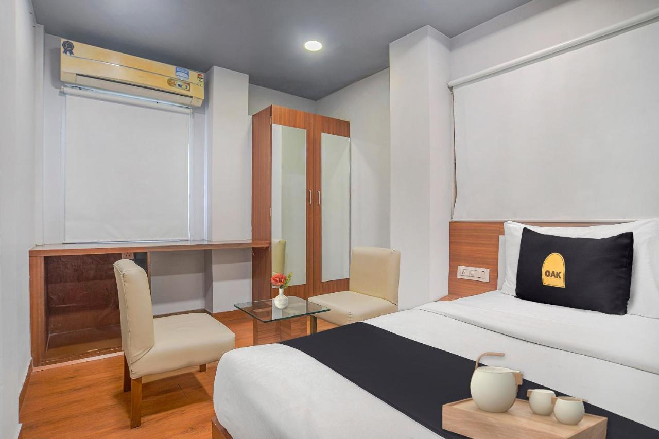Vaccinated Staff- Townhouse Oak Hotel Silvotel Indore Ngoại thất bức ảnh