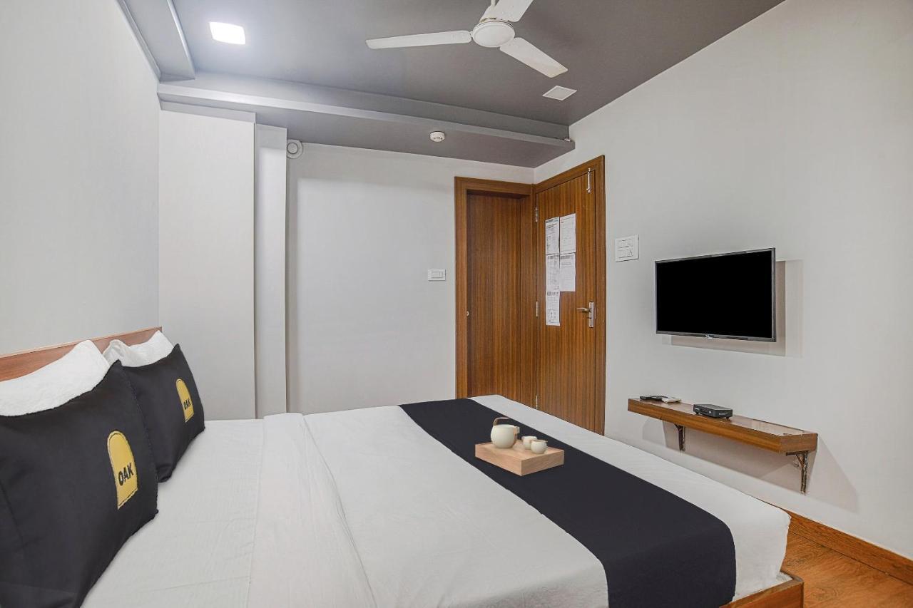Vaccinated Staff- Townhouse Oak Hotel Silvotel Indore Ngoại thất bức ảnh