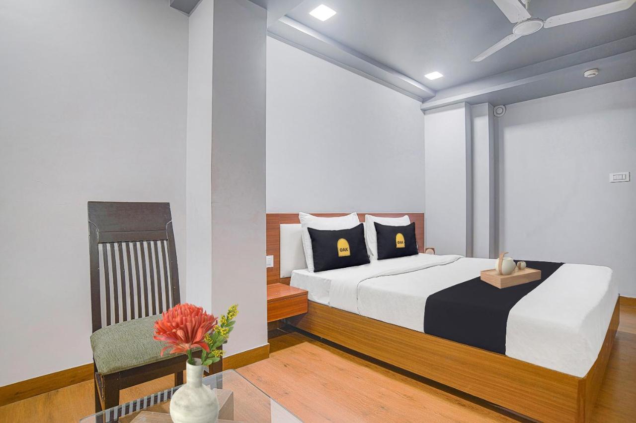 Vaccinated Staff- Townhouse Oak Hotel Silvotel Indore Ngoại thất bức ảnh