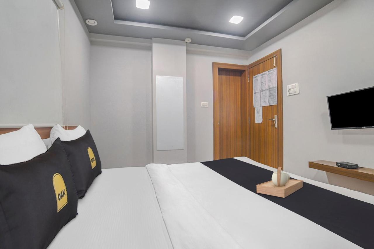 Vaccinated Staff- Townhouse Oak Hotel Silvotel Indore Ngoại thất bức ảnh