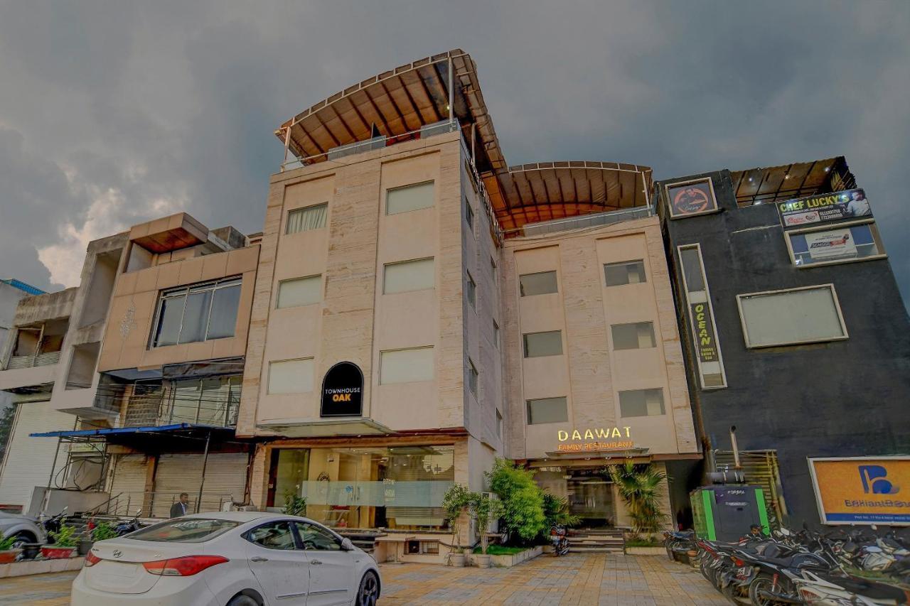 Vaccinated Staff- Townhouse Oak Hotel Silvotel Indore Ngoại thất bức ảnh