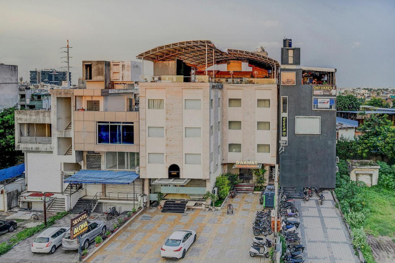 Vaccinated Staff- Townhouse Oak Hotel Silvotel Indore Ngoại thất bức ảnh